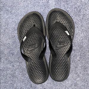 nike flip flops